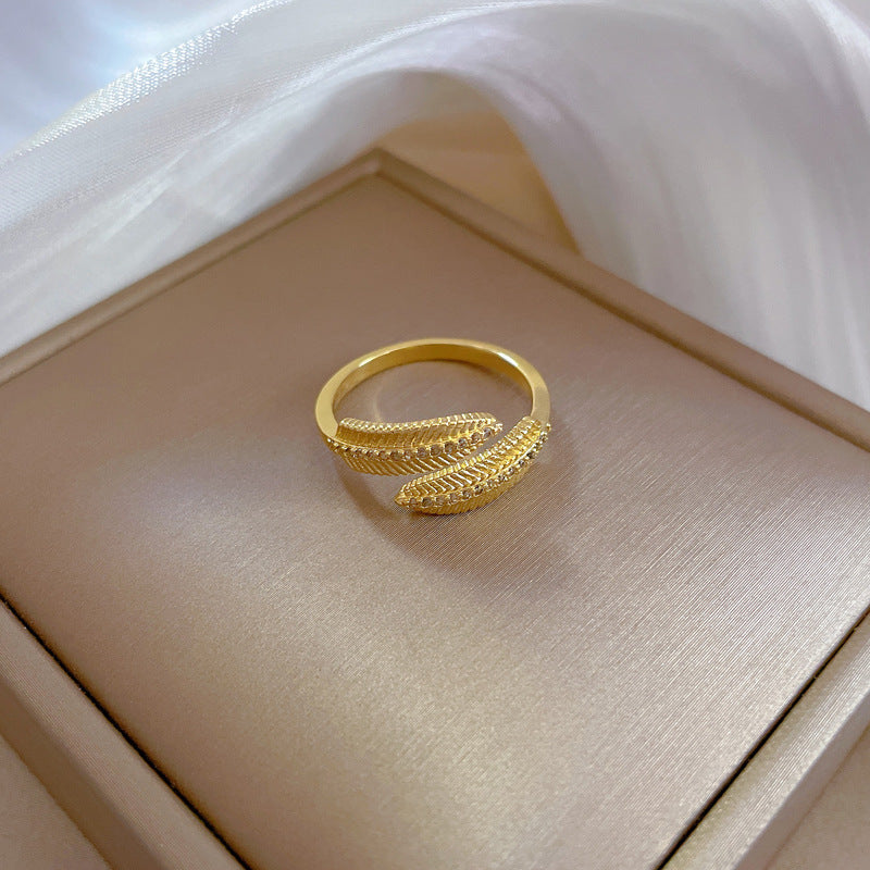 Anello da donna minimalista a foglia aperta in ottone placcato oro con design a corona, anello da dito leggero di lusso