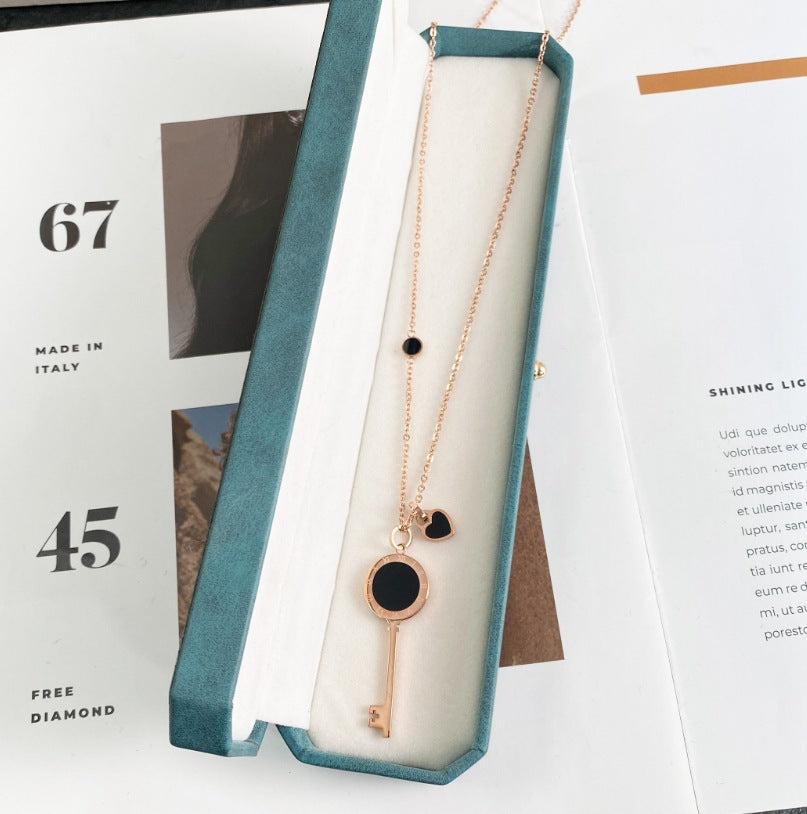 Minimalist Roman Letter Pendant Necklace in Rose Gold Plated Titanium Steel with Circular Shell Design and Double-Sided Black and White Finish