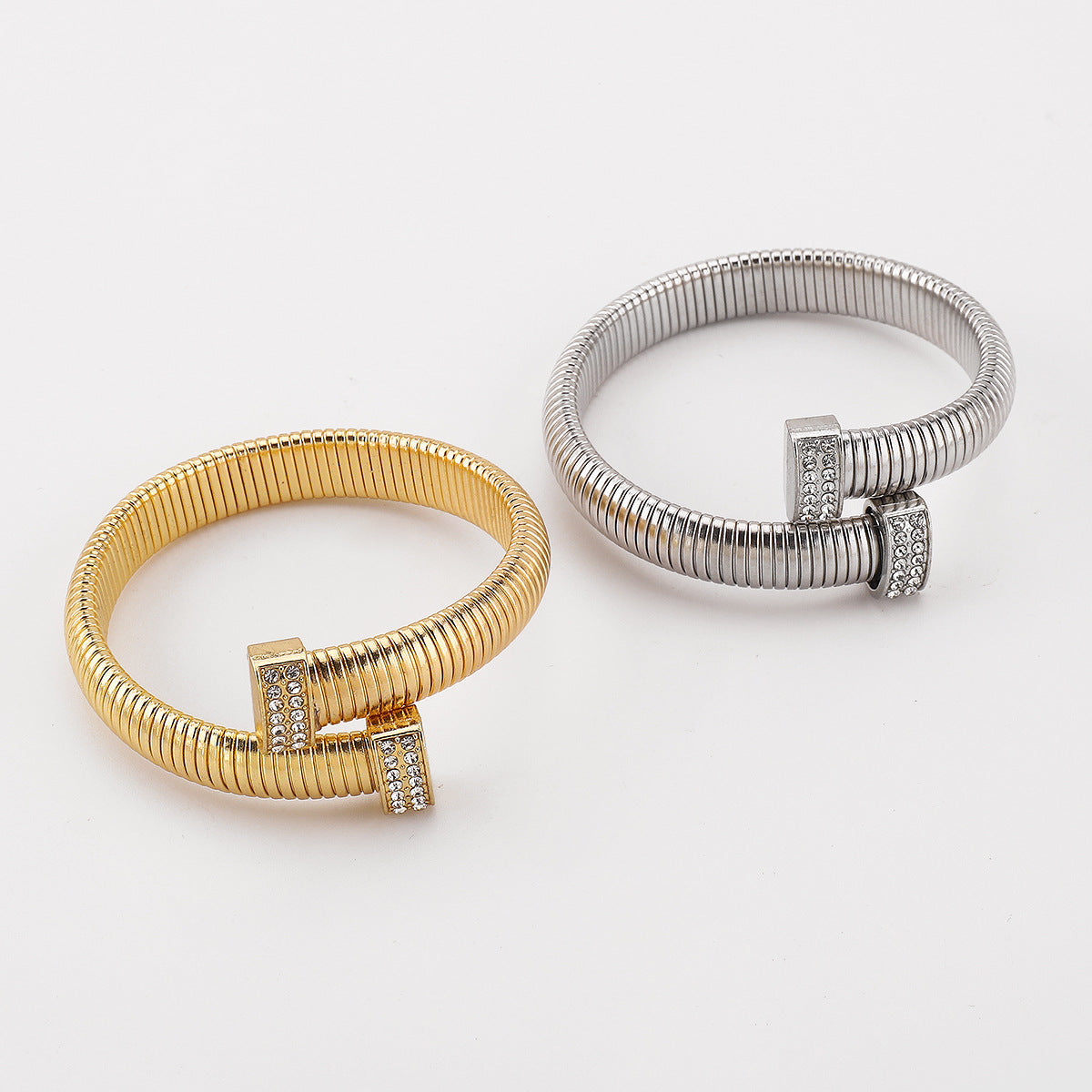 Juego de collar con dije geométrico minimalista y brazalete para mujer con hierro chapado y detalles de diamantes de imitación
