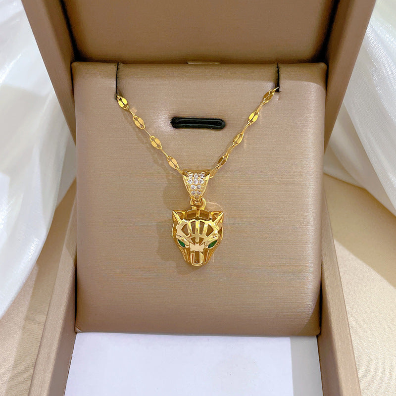 Collar con colgante de leopardo geométrico de lujo en cadena de acero de titanio para mujer