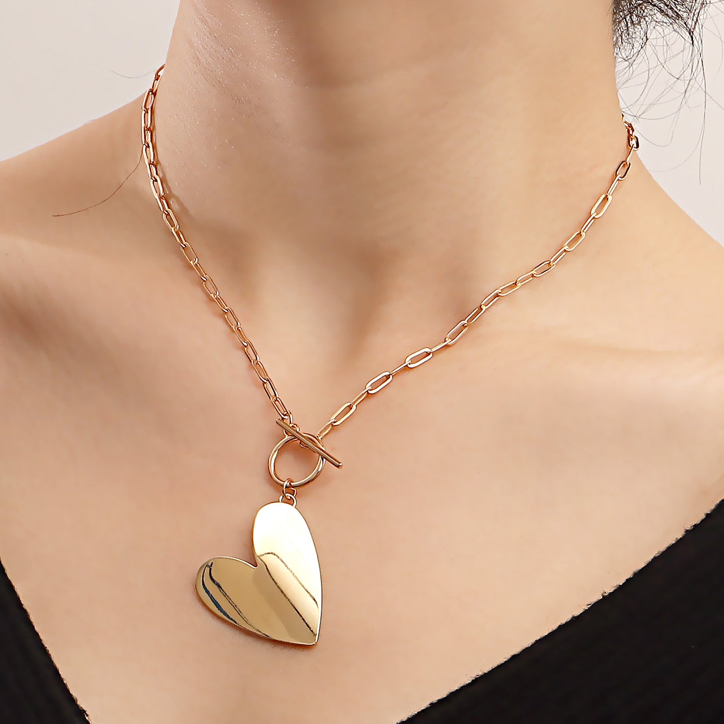 Punk Minimalist Geometric Pendant Necklace with Exaggerated Heart Charm for Women Alloy Plated Clavicle Chain