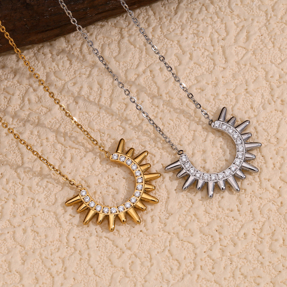 Collana con Pendente da Donna a Forma di Copricapo Indiano alla Moda in Acciaio Inox con Placcatura in Oro 18K, Design Geometrico