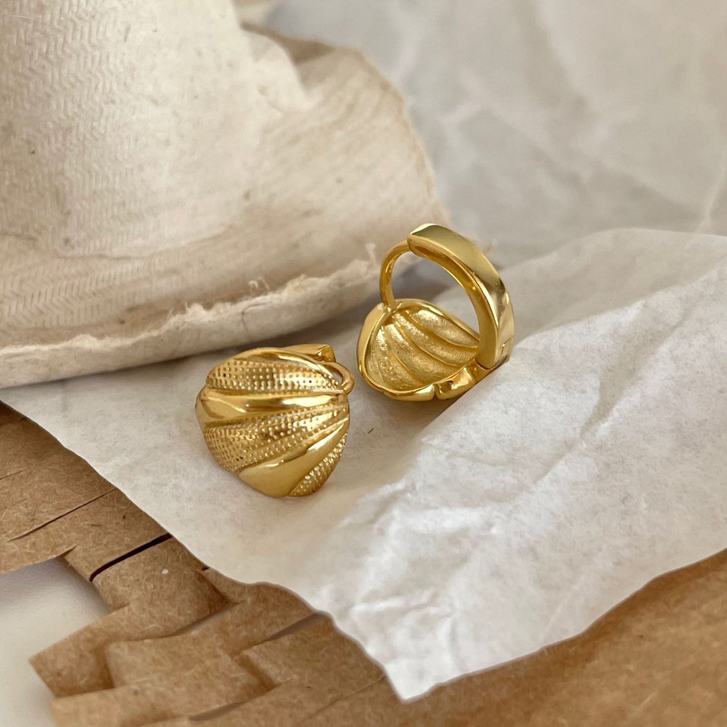 Pendientes Minimalistas Dulces de Plata de Ley 925 con Forma de Lágrima, Concha Geométrica e Incrustaciones de Perlas para Mujer