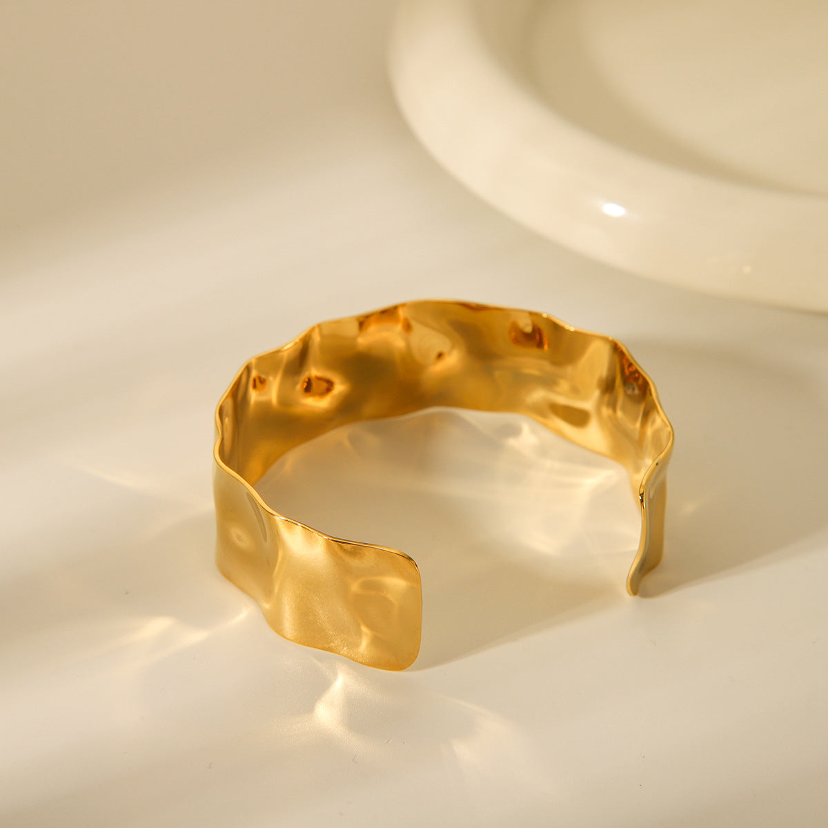 Ins Style Exaggerated 18K Gold Plated Hammered Stainless Steel Open Cuff Bracelet Geometric Round Design