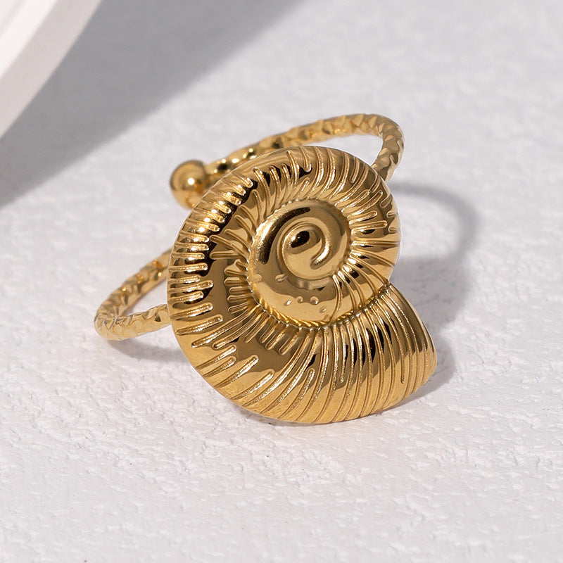 Anello da donna in acciaio al titanio placcato oro 18 carati con design geometrico minimalista a conchiglia