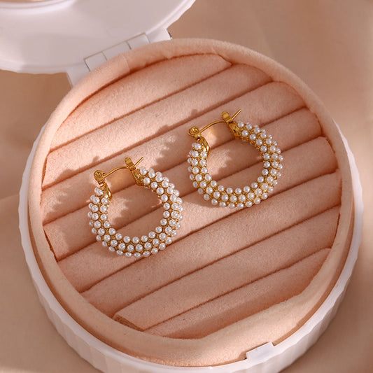 Pendientes minimalistas de acero inoxidable geométricos con baño de oro de 18 quilates e incrustaciones completas de perlas para mujer