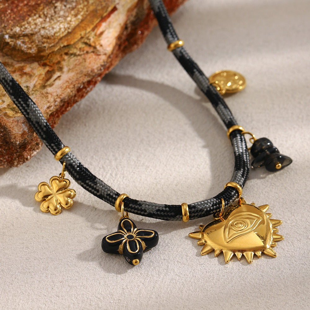 Collana con ciondolo a cuore minimalista in acciaio inossidabile placcato oro 18 carati da donna