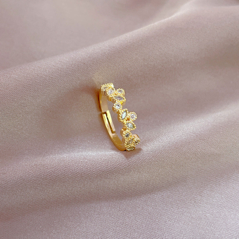 Anello in ottone a forma di corona in stile cartone animato con placcatura in oro e apertura regolabile da donna
