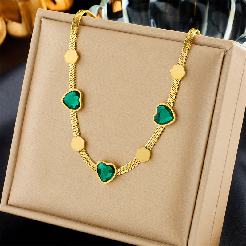 Collar Colgante Hexagonal Geométrico Vintage con Dije de Corazón Incrustado de Diamantes de Imitación en Cadena de Serpiente de Acero de Titanio Bañado en Oro para Mujer