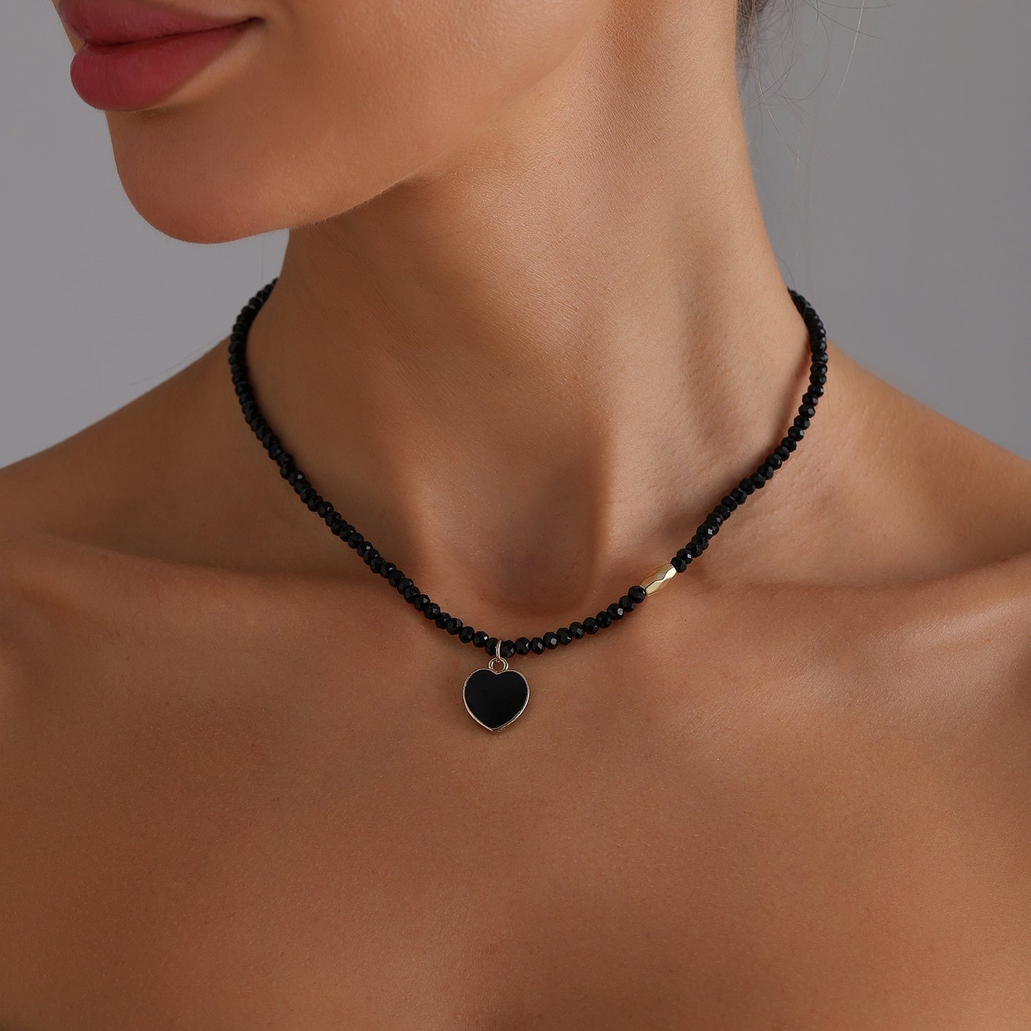 Sweet and Edgy Heart-Shaped Alloy Pendant Necklace for Women with Plated Finish, Minimalist Fashion Jewelry