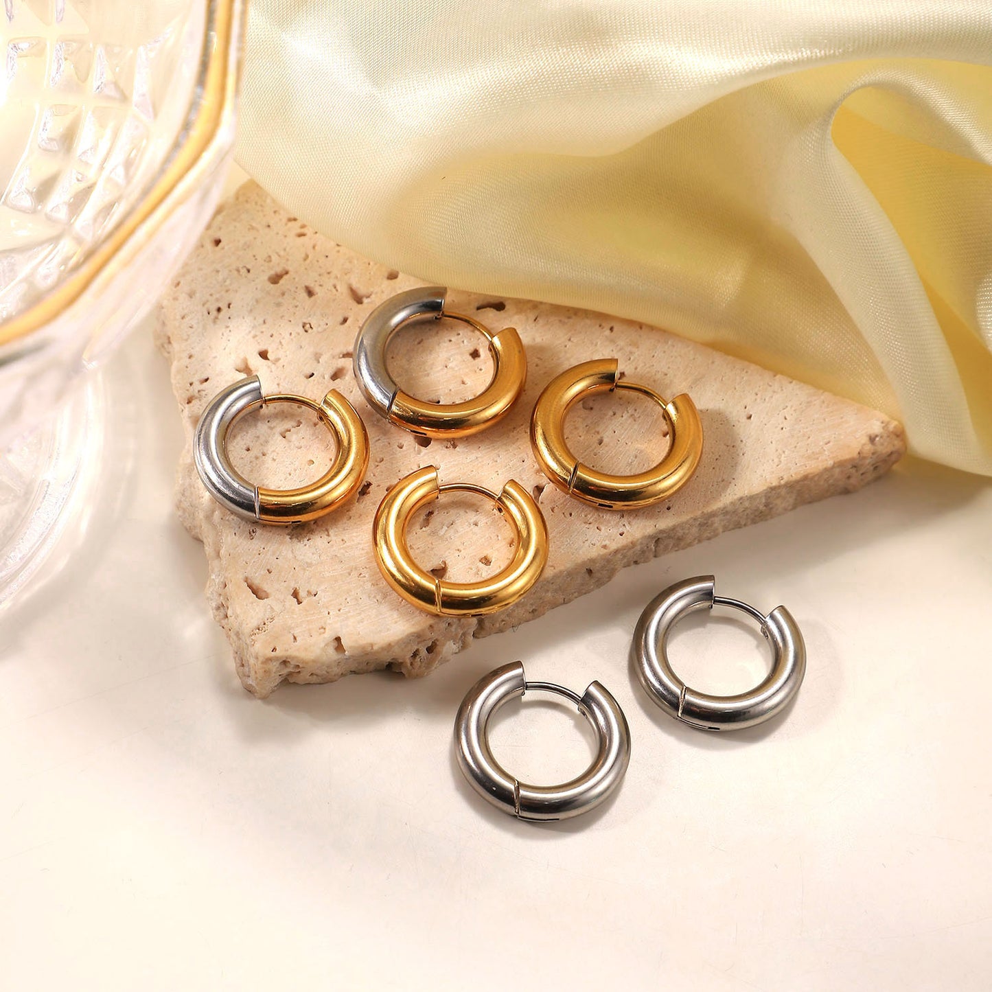 Pendientes minimalistas geométricos en forma de anillo de acero inoxidable con baño de oro de 18 quilates