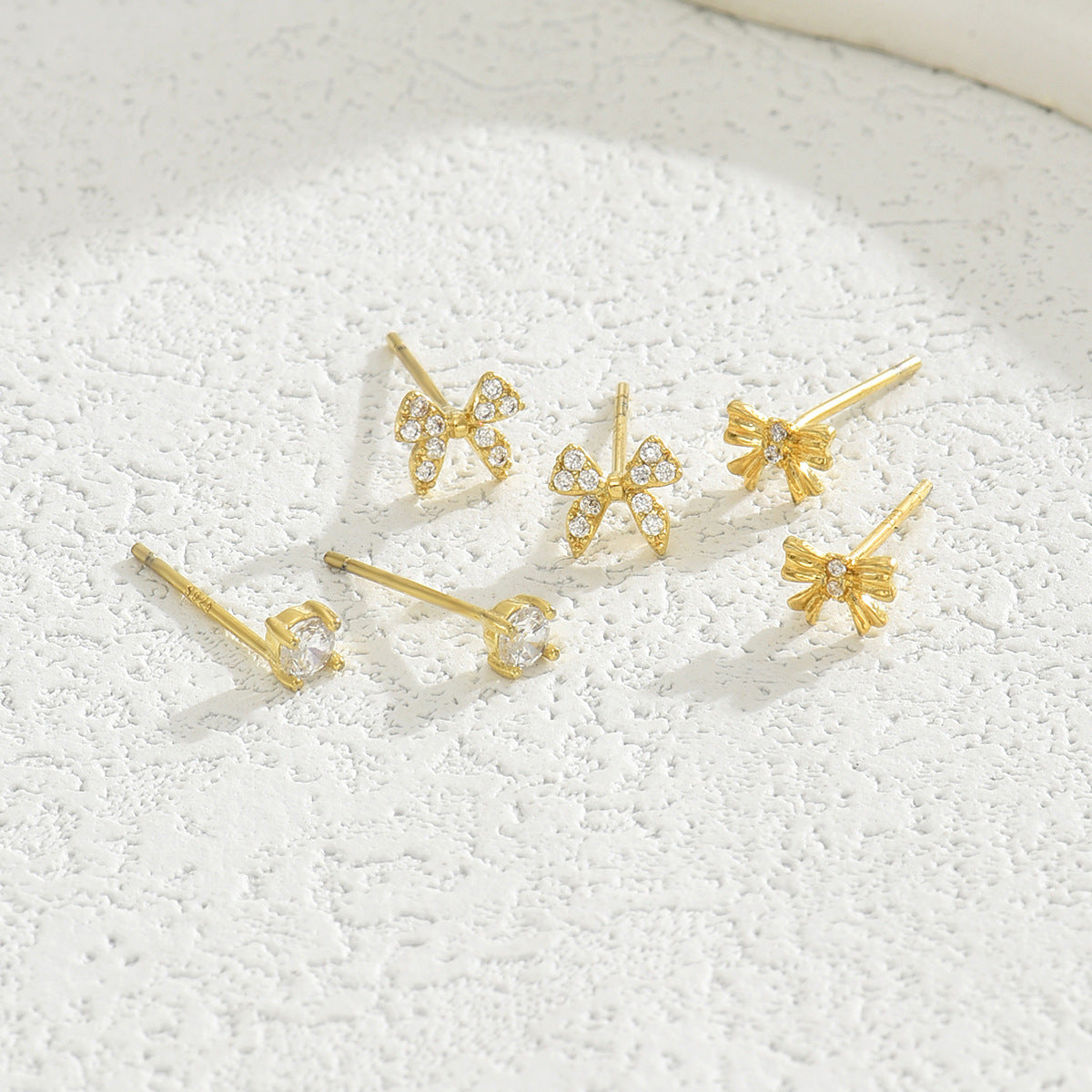 Pendientes de Tachuela Geométricos Minimalistas para Mujer con Incrustaciones de Zirconia en Base de Cobre y Postes de Acero Inoxidable