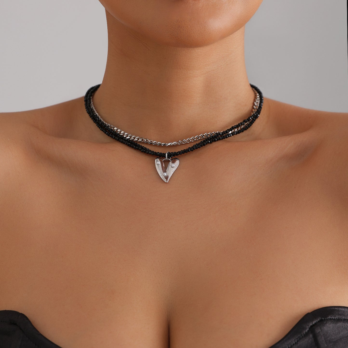 Gothic Sweet Heart Geometric Black Crystal Plated Alloy Necklace for Women