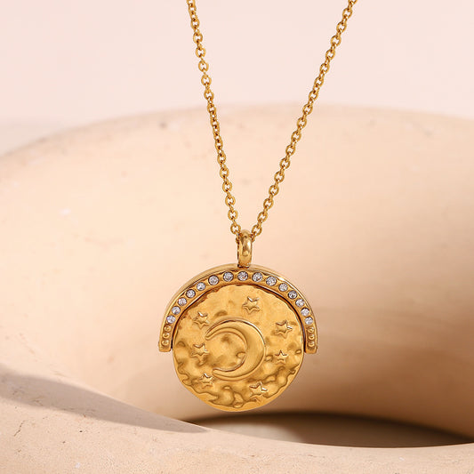 Collar con colgante minimalista geométrico de luna, estrella y sol en acero inoxidable con baño de oro de 18 quilates para mujer