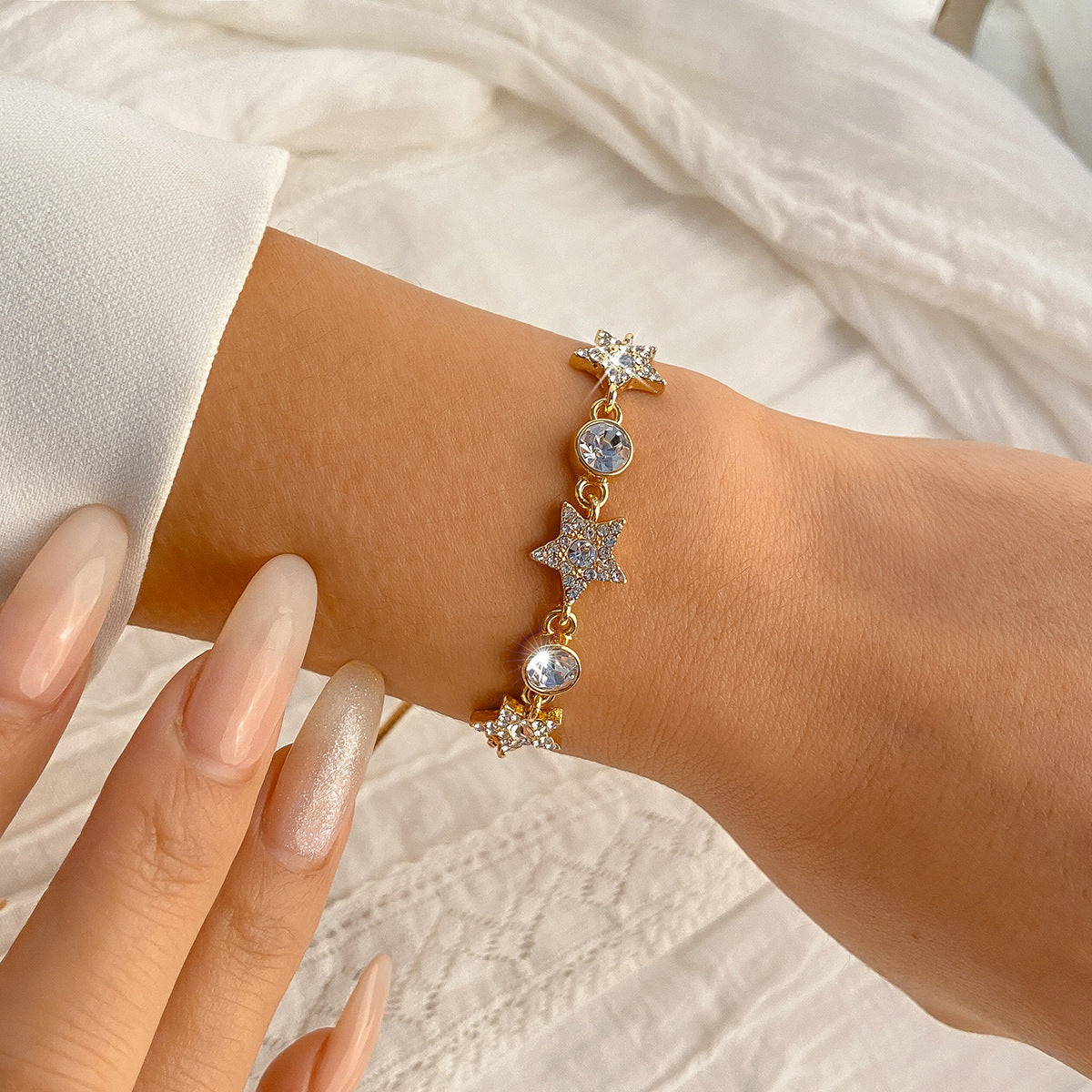 Minimalist Floral and Star-Shaped Alloy Bracelet with Micro-Pavé Rhinestones on Adjustable Box Chain for Women