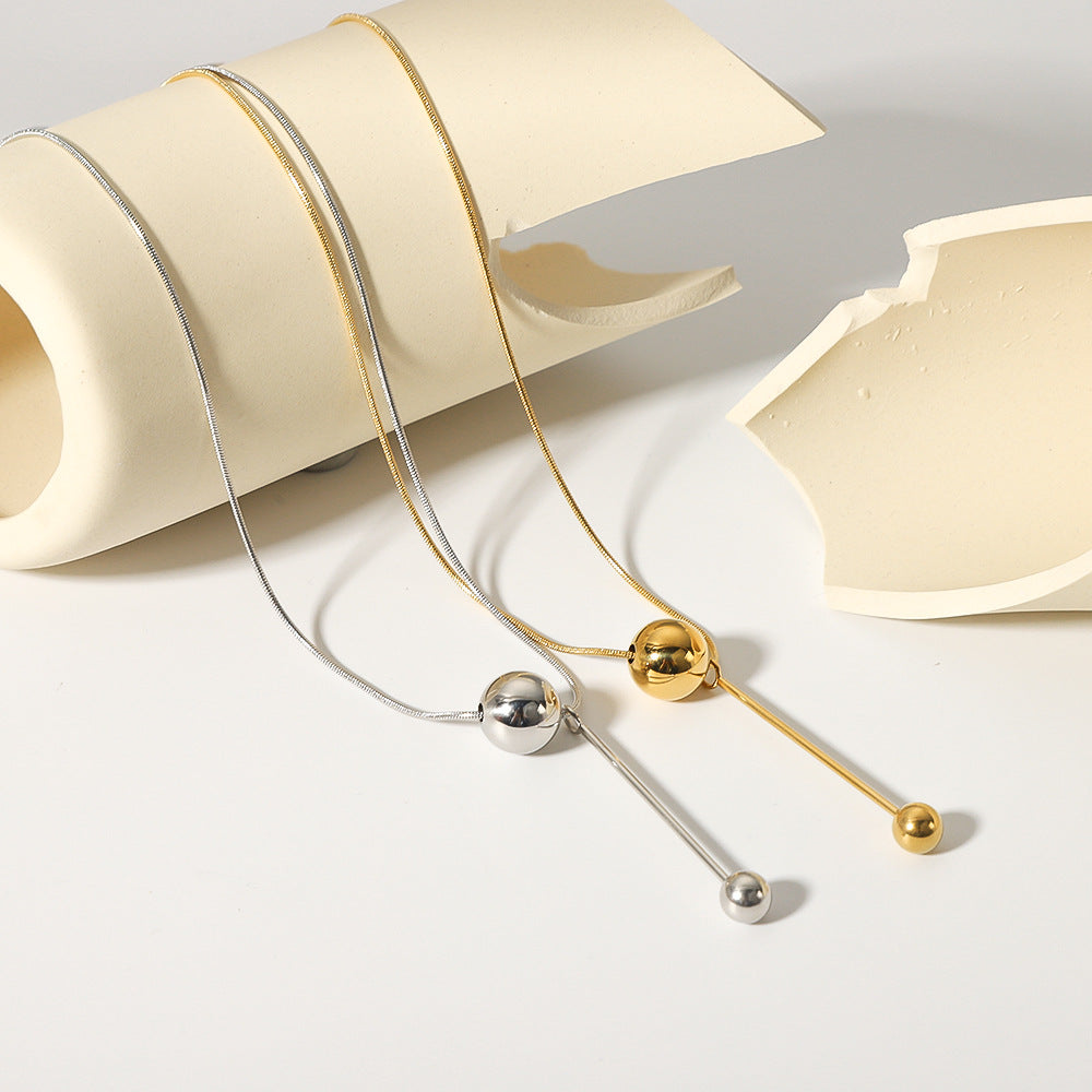 Collana con ciondolo sferico geometrico da donna in acciaio inossidabile con finitura in oro placcato a vuoto 18 carati e catena snake