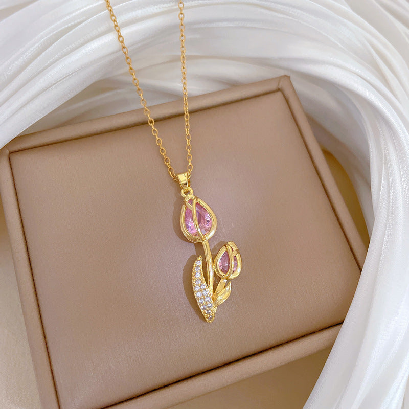 Elegant Rose Flower Pendant Necklace for Women with Full Rhinestone Inlay on Titanium Steel Chain, Geometric Design, Minimalist and Fresh Sweet Style