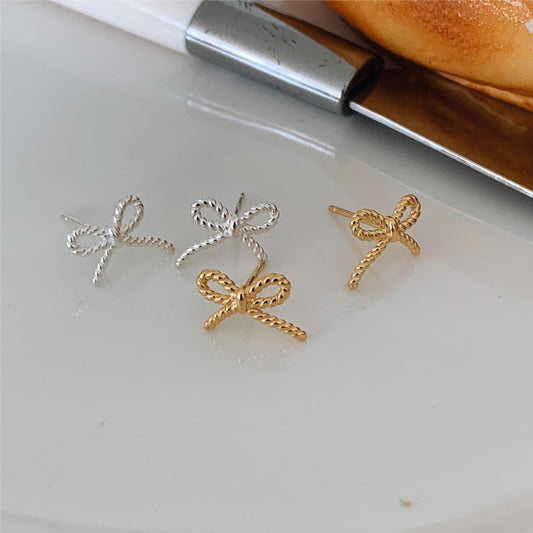 Orecchini Minimalisti con Fiocco in Argento Sterling 925 con Finitura Placcata per Donne
