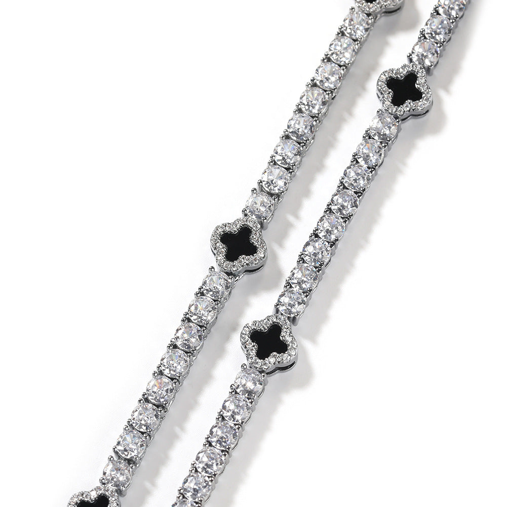 Collana da donna in ottone con intarsio in strass a quadrifoglio