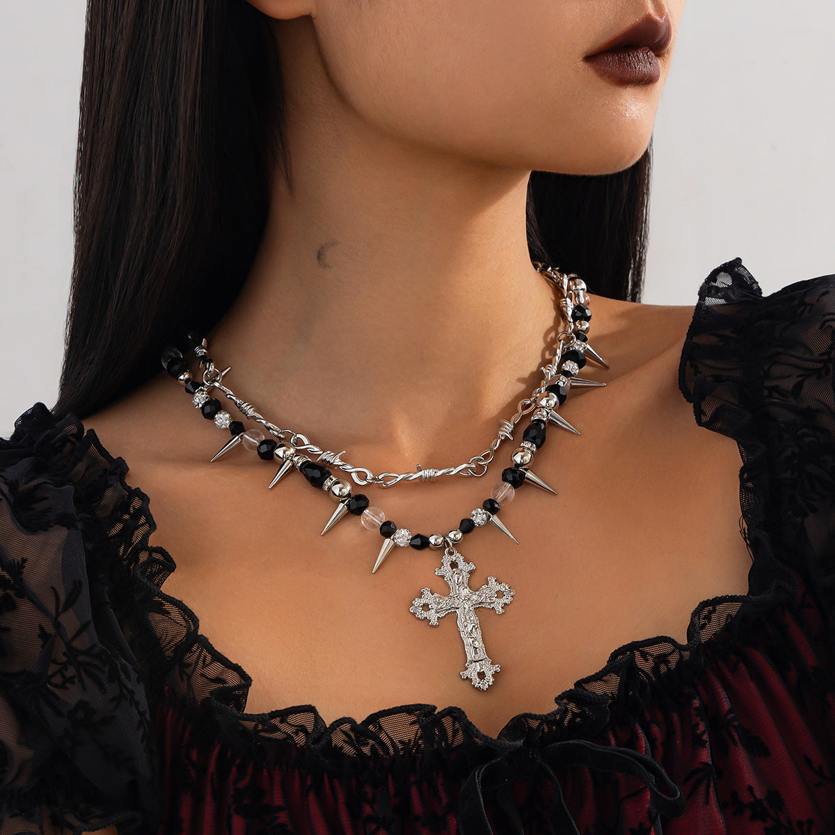 Collana con ciondolo a croce stile gotico con nappa per donna, base in lega con finitura galvanizzata, design geometrico