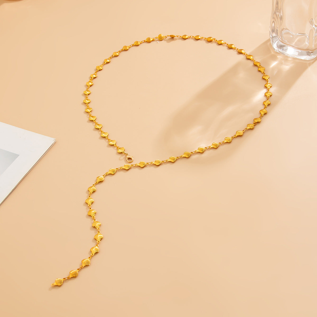 Collana Lunga Stratificata con Fiori Minimalisti Placcata Rame con Dettagli in Cristallo e Nappa per Donna