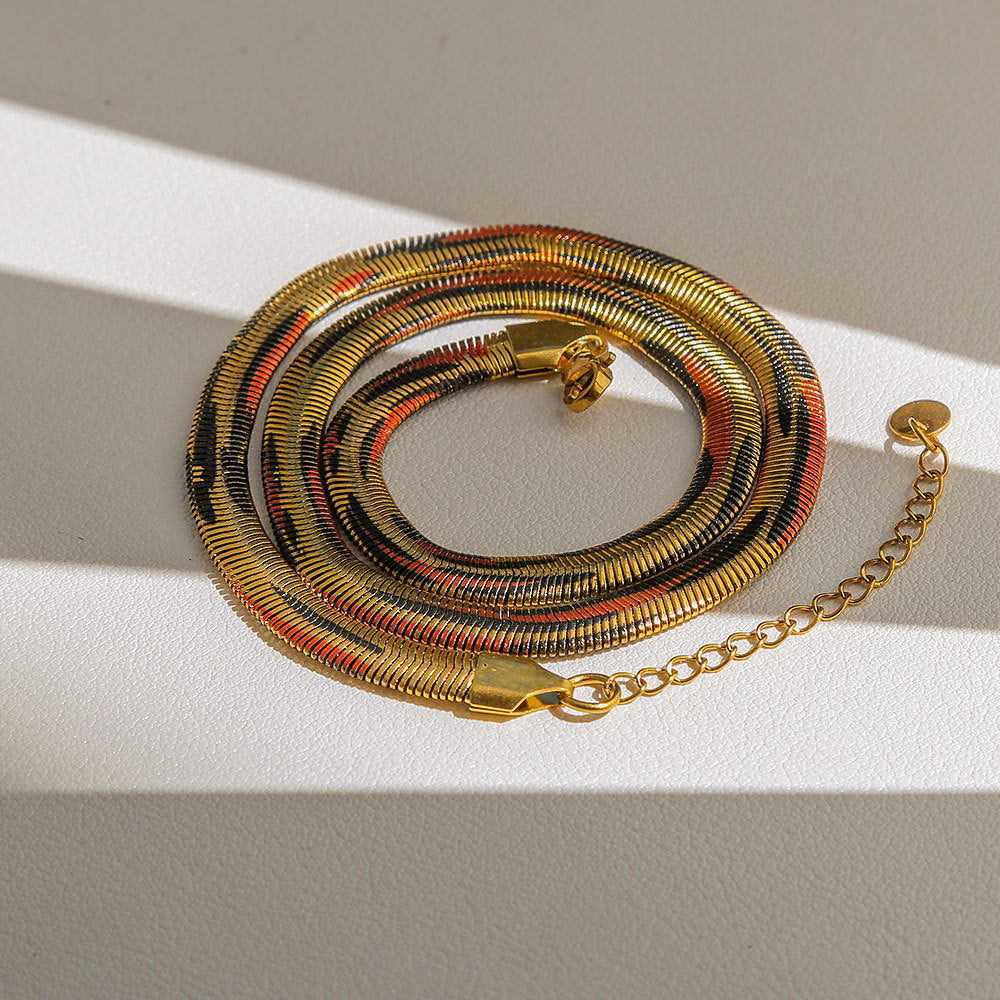 Collana girocollo da donna in acciaio al titanio geometrica minimalista a catena a serpente con finitura placcata, catena clavicola leggera