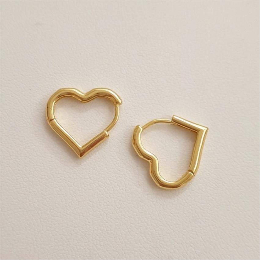 Pendientes minimalistas con forma de corazón de plata de ley 925 para mujer con acabado chapado