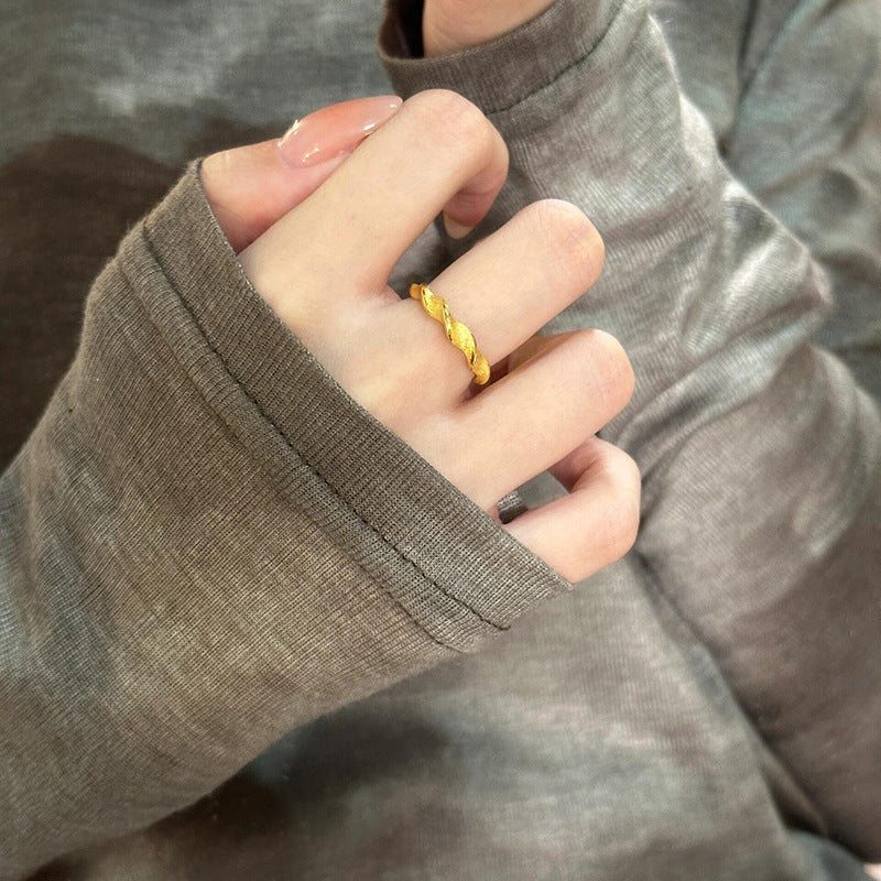 Anello regolabile minimalista geometrico in rame placcato oro per donna con sensazione di lusso e versatilità per l'uso quotidiano