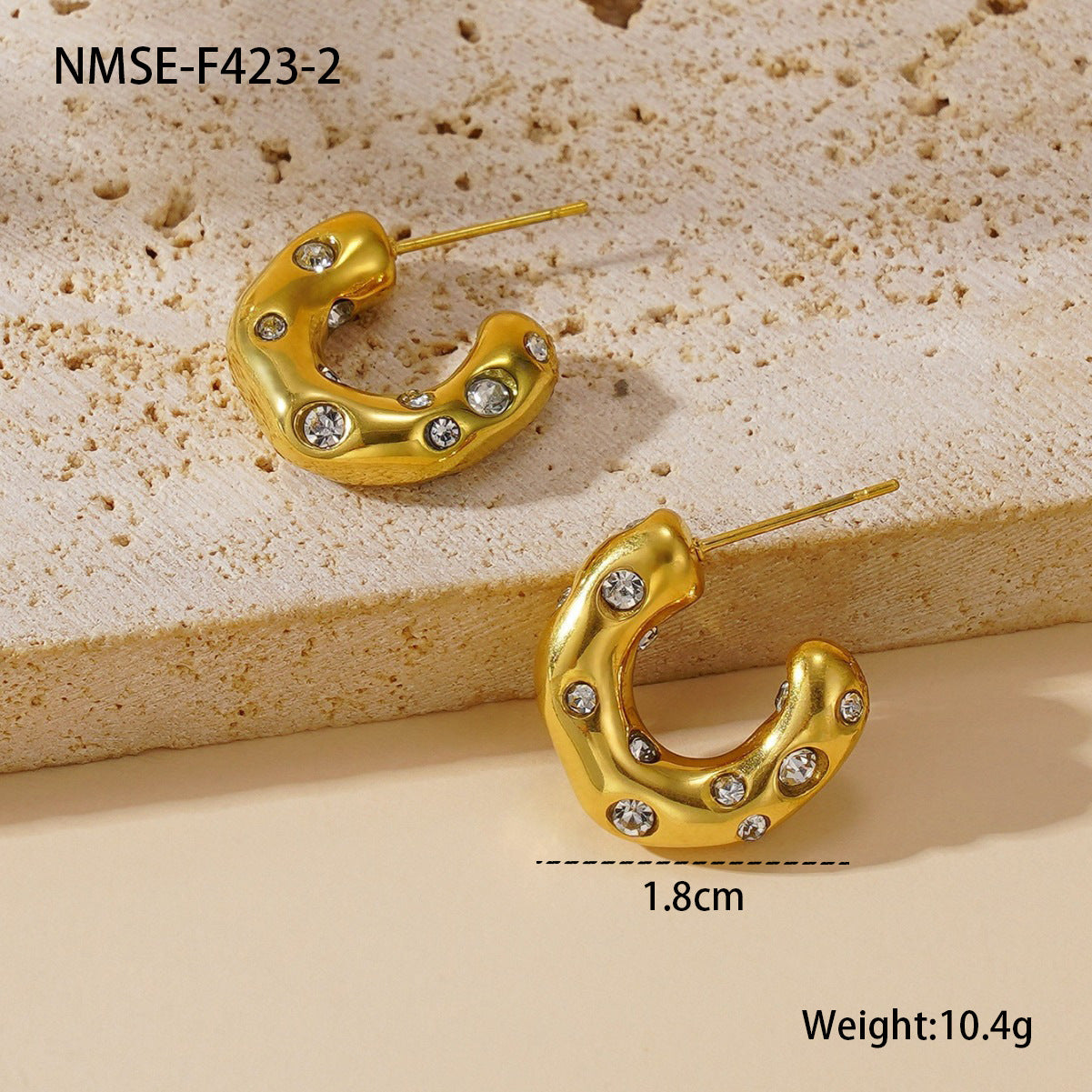 Orecchini a cerchio a C vintage in acciaio inossidabile con intarsi in zircone, finitura galvanizzata, design geometrico irregolare per donna