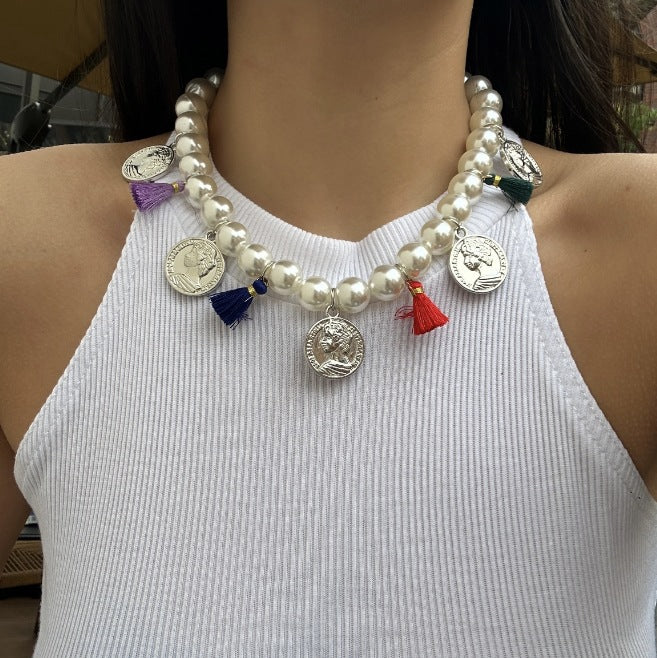 Elegante Collar de Aleación con Colgante de Retrato de Reina con Perla de Imitación Geométrica y Borla de Cadena de Serpiente para Mujer