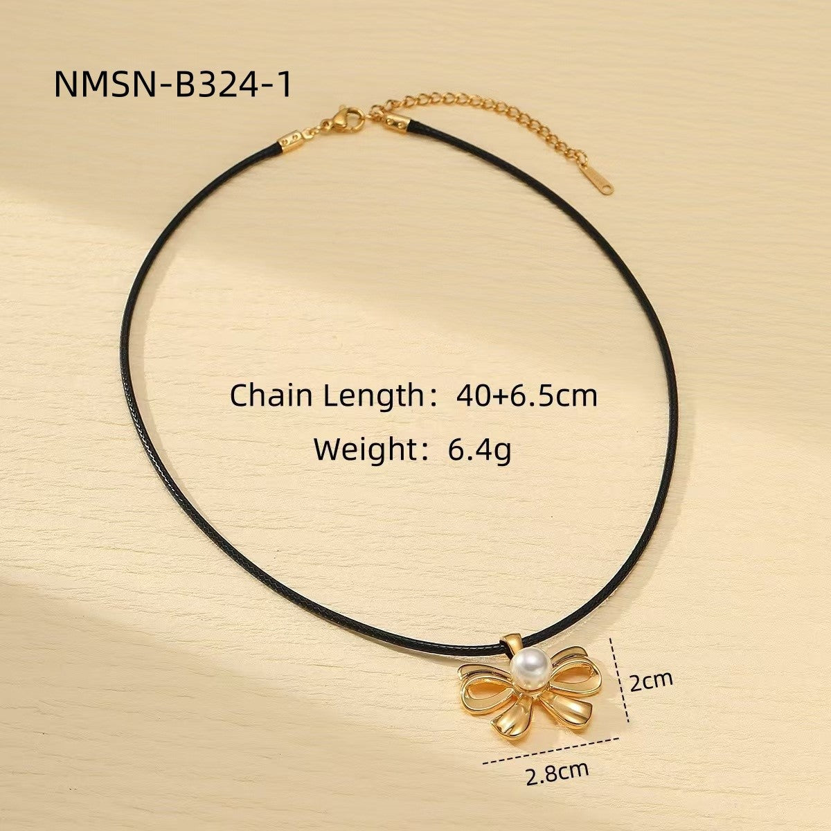 Collar minimalista de acero de titanio con forma de lazo para mujer, con acabado galvanizado y detalle de perlas
