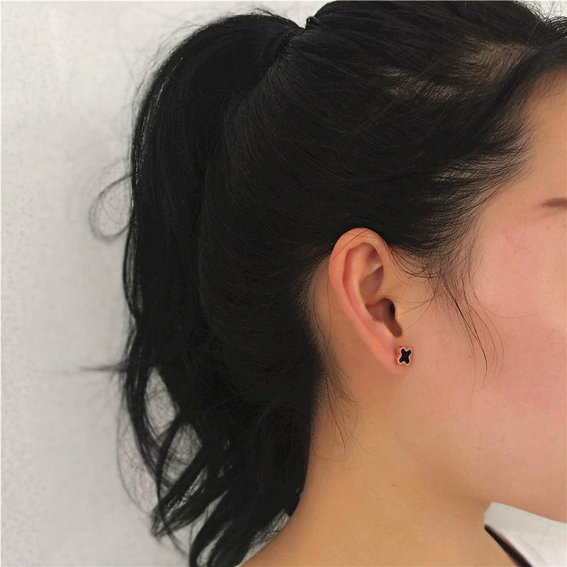 Minimalist Clover-Shaped Titanium Steel Stud Earrings for Women with Rose Gold and Black Accents