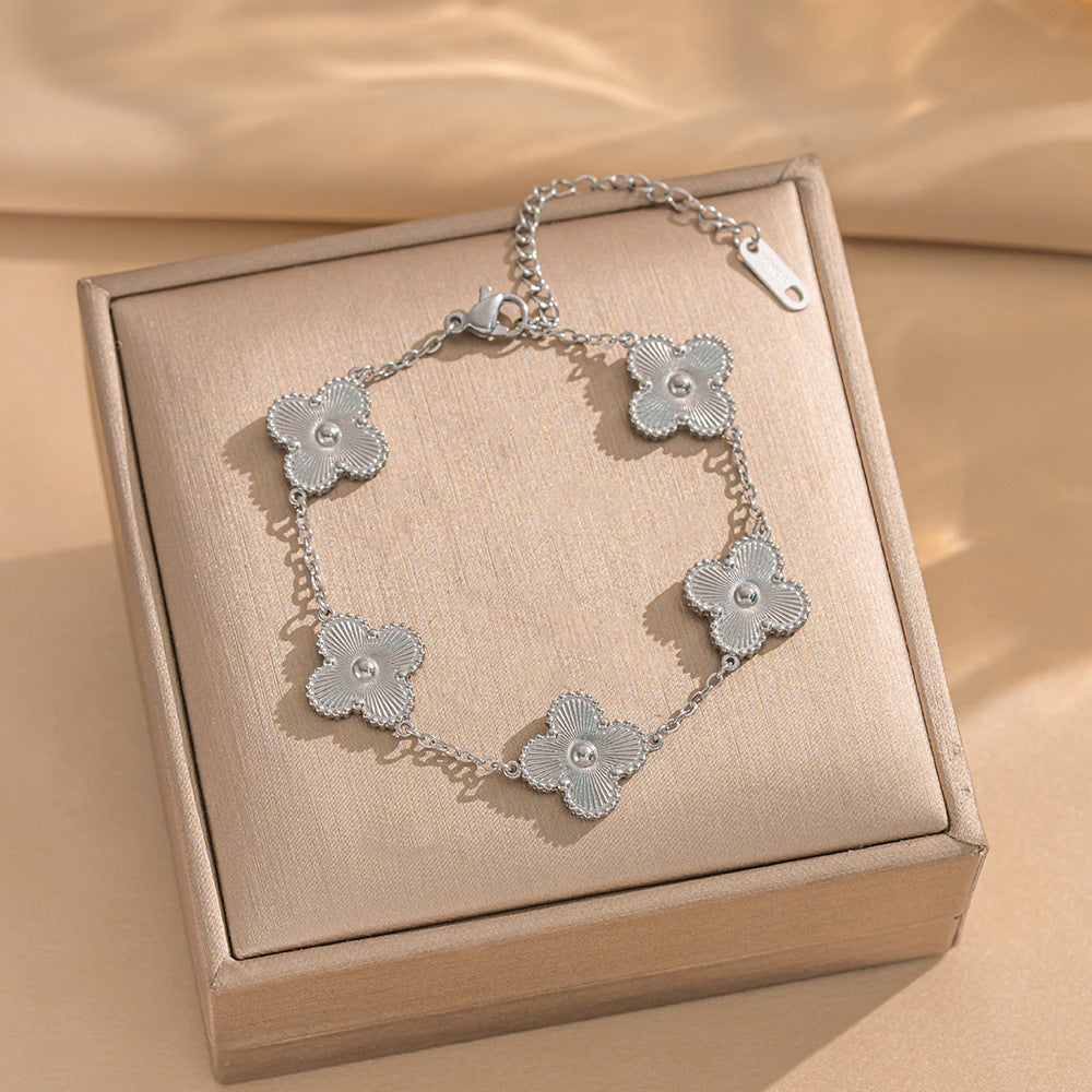 Fashionable Four-Leaf Clover Clavicle Necklace Set for Women in Titanium Steel with Laser Finish and Geometric Design
