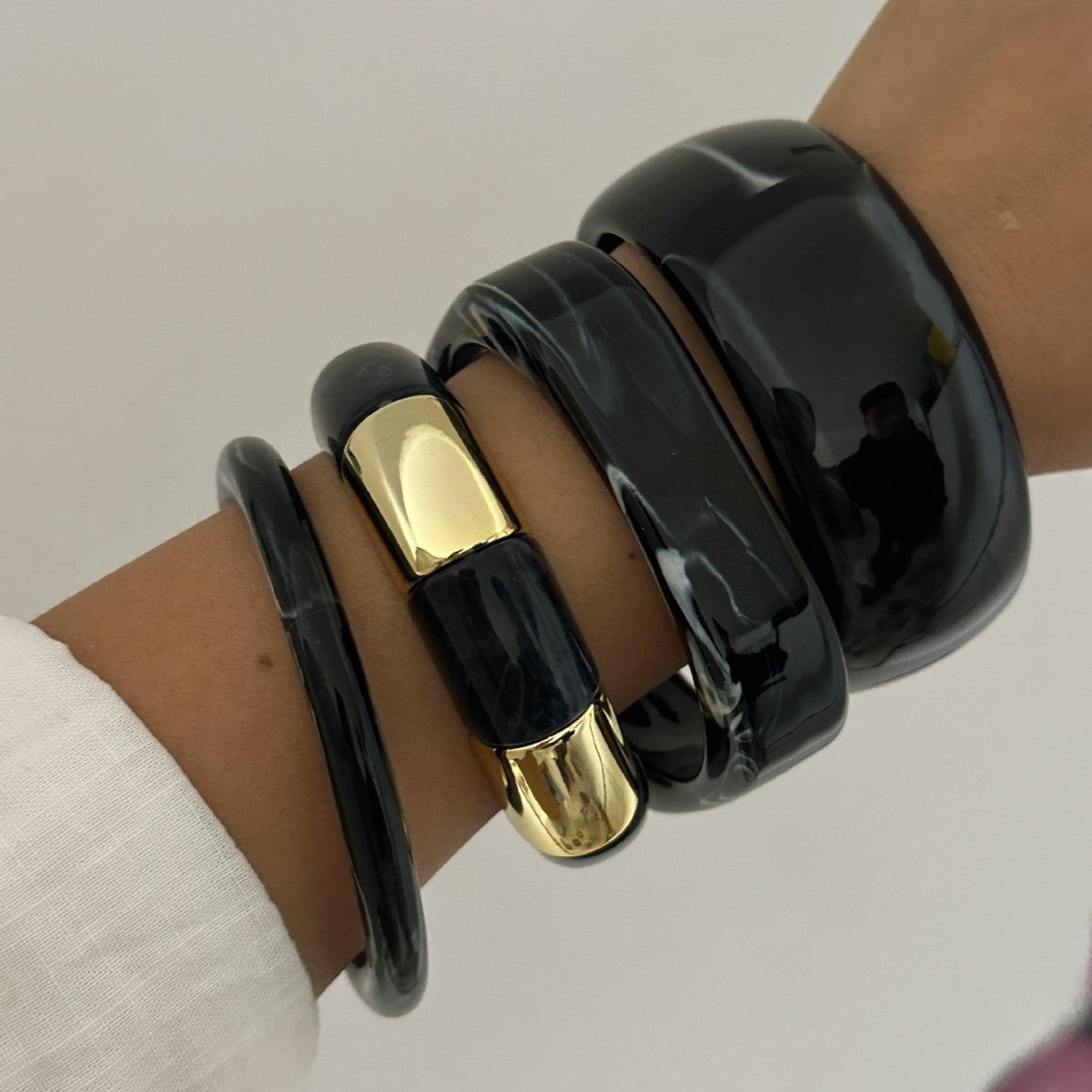 Vintage Minimalist Round Geometric Acrylic Bracelet with Gradient Drip Oil Finish