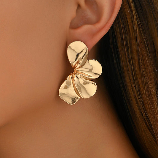 Pendientes de flor de cinco pétalos florales estilo OL de moda para mujer hechos de aleación de zinc con acabado galvanizado