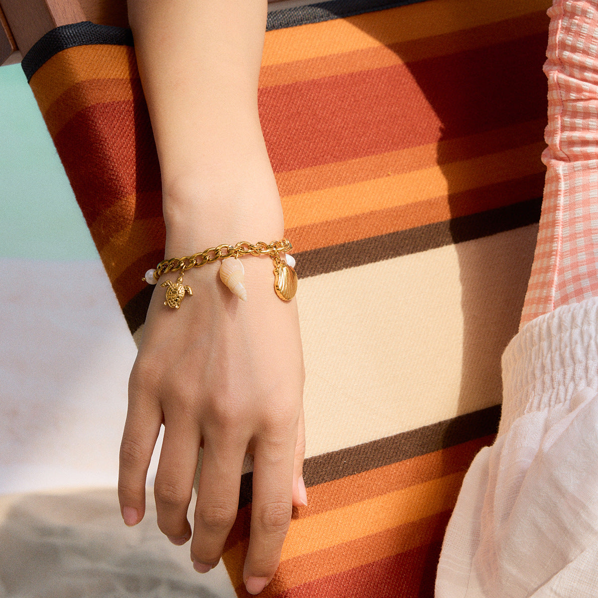 Elegante pulsera geométrica de acero inoxidable chapado para mujer