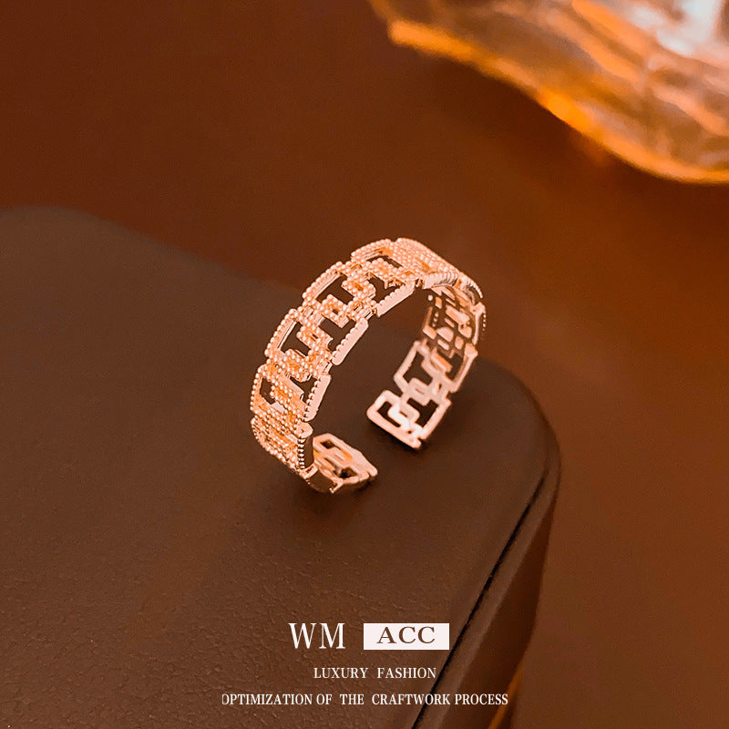 Anillo de círculo abierto geométrico vintage en cobre con acabado esmaltado e incrustación de circonita