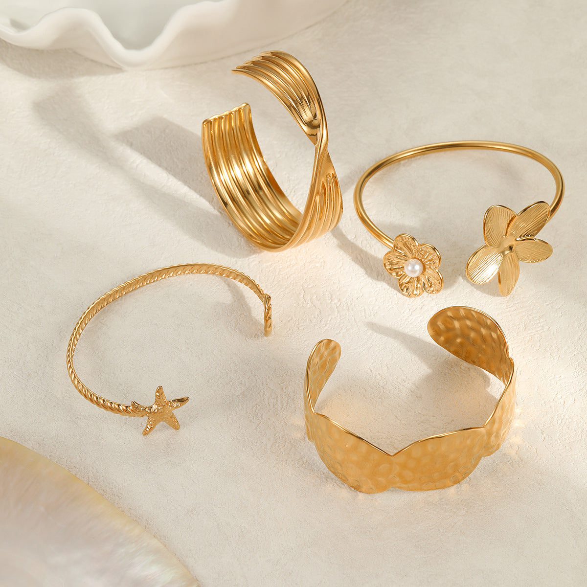 Fashionable OL Style Geometric Stainless Steel Bracelet with 18K Gold Plating and Floral Design Luxury Hand Jewelry