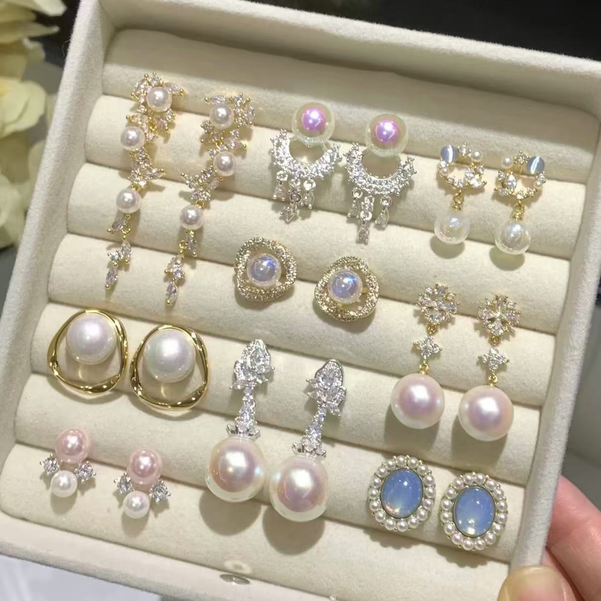Pendientes de perlas geométricos para mujer con detalles de circonitas, postes de acero galvanizado, estilo retro lujoso y elegante para otoño e invierno