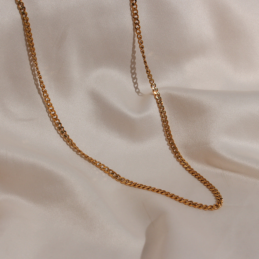 Collana da donna alla moda vintage a clavicola con ciondolo geometrico in acciaio inossidabile e catena cubana placcata oro 18 carati