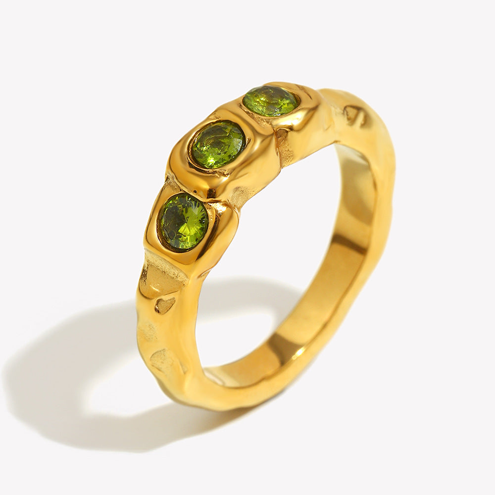 Anello da donna minimalista geometrico in acciaio inossidabile con placcatura in oro 18 carati e tre pietre di zirconi cubici