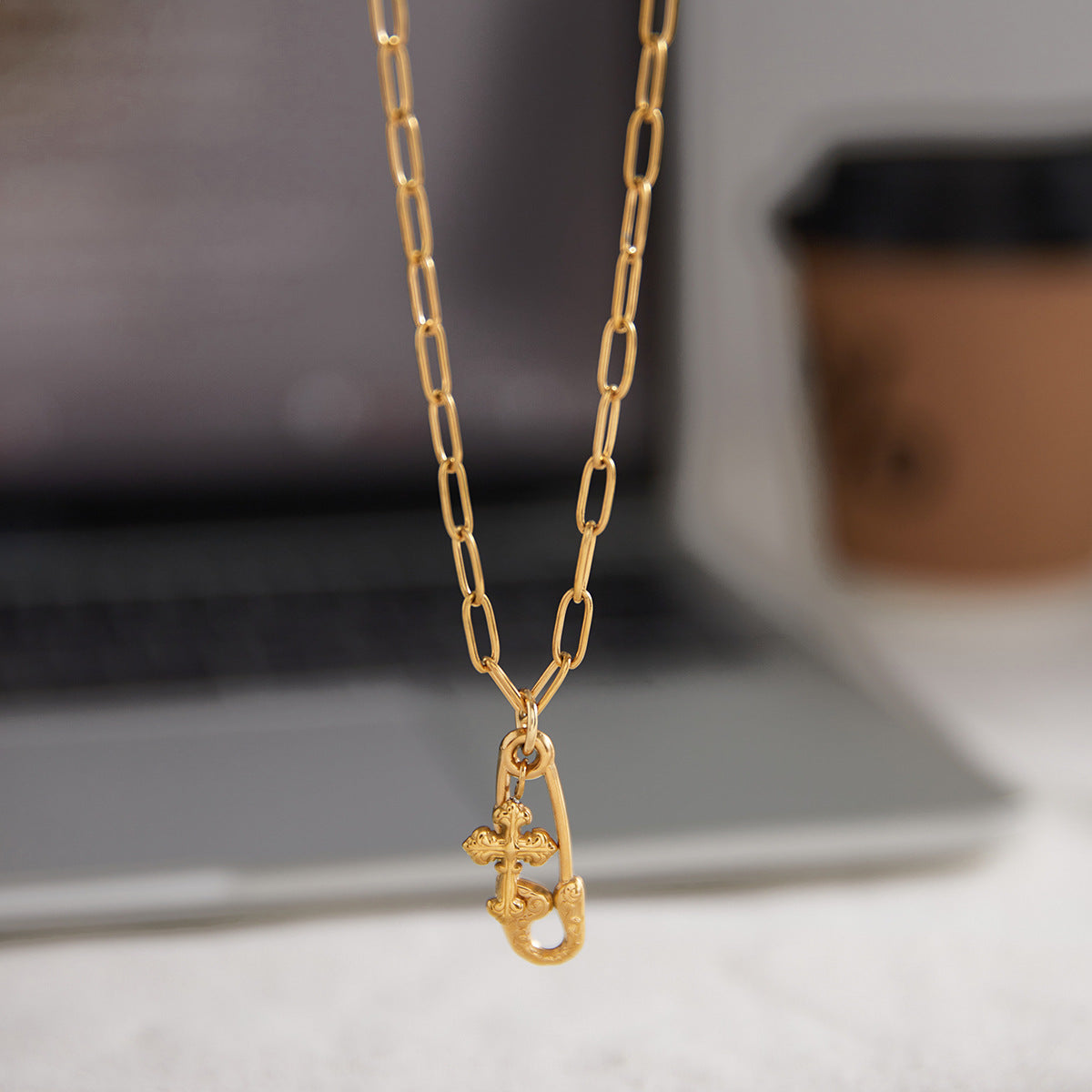 Minimalist Geometric Paperclip Titanium Steel Necklace PVD Gold Plated Stainless Steel Pendant for Women