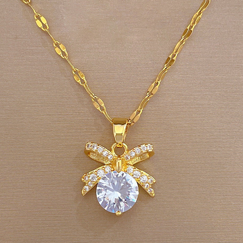 Collar de lujo con colgante de mariposa de acero de titanio para mujer con diseño geométrico y delicada cadena de medallón