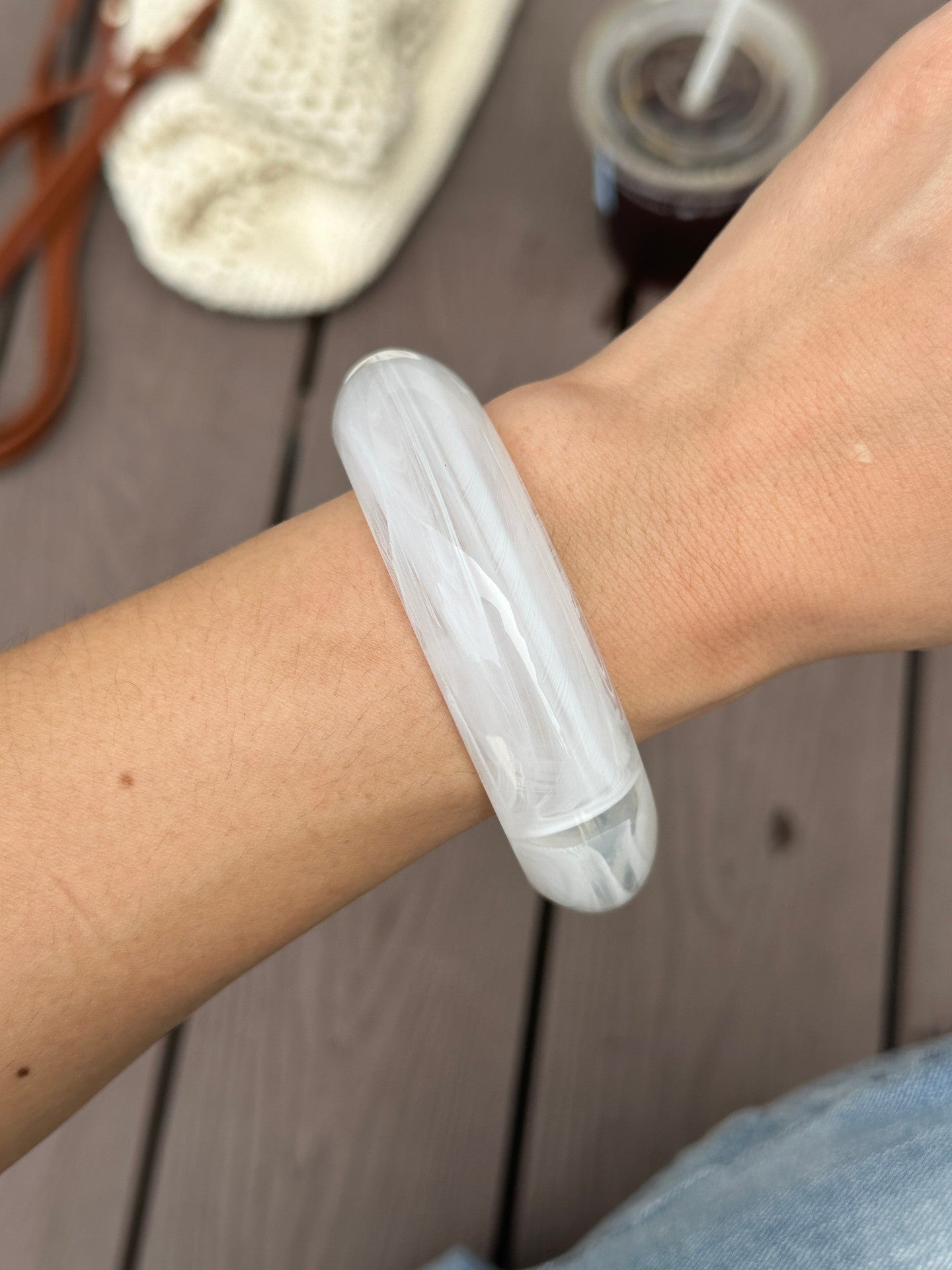 Bracciale a Polsino con Acrilico e Olio a Goccia Geometria Sfumata di Moda