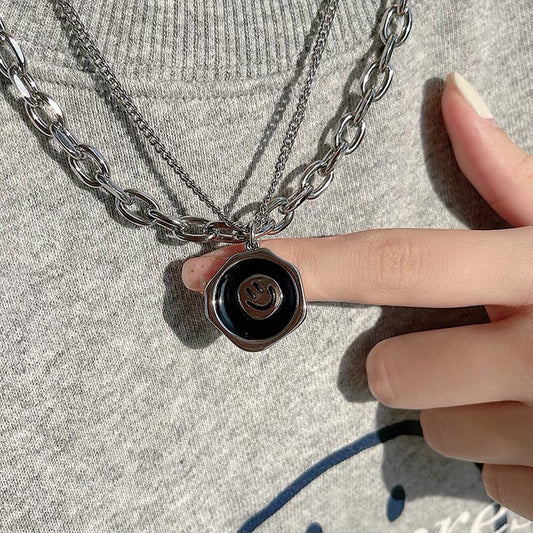 Collar colgante con sonrisa geométrica minimalista para mujer, de acero titanio chapado, cadena de suéter larga en capas