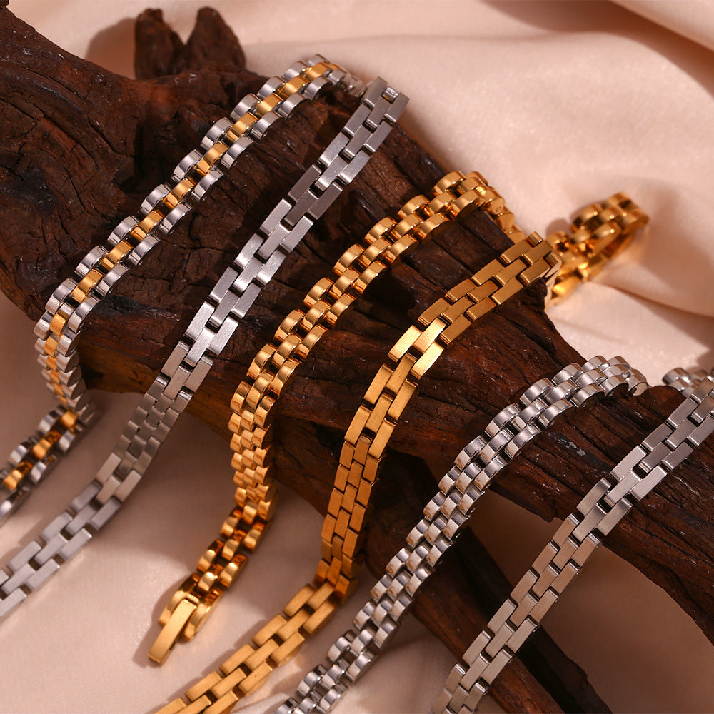Collana girocollo da donna in acciaio inossidabile placcato oro 18 carati con ciondolo geometrico minimalista in acciaio al titanio