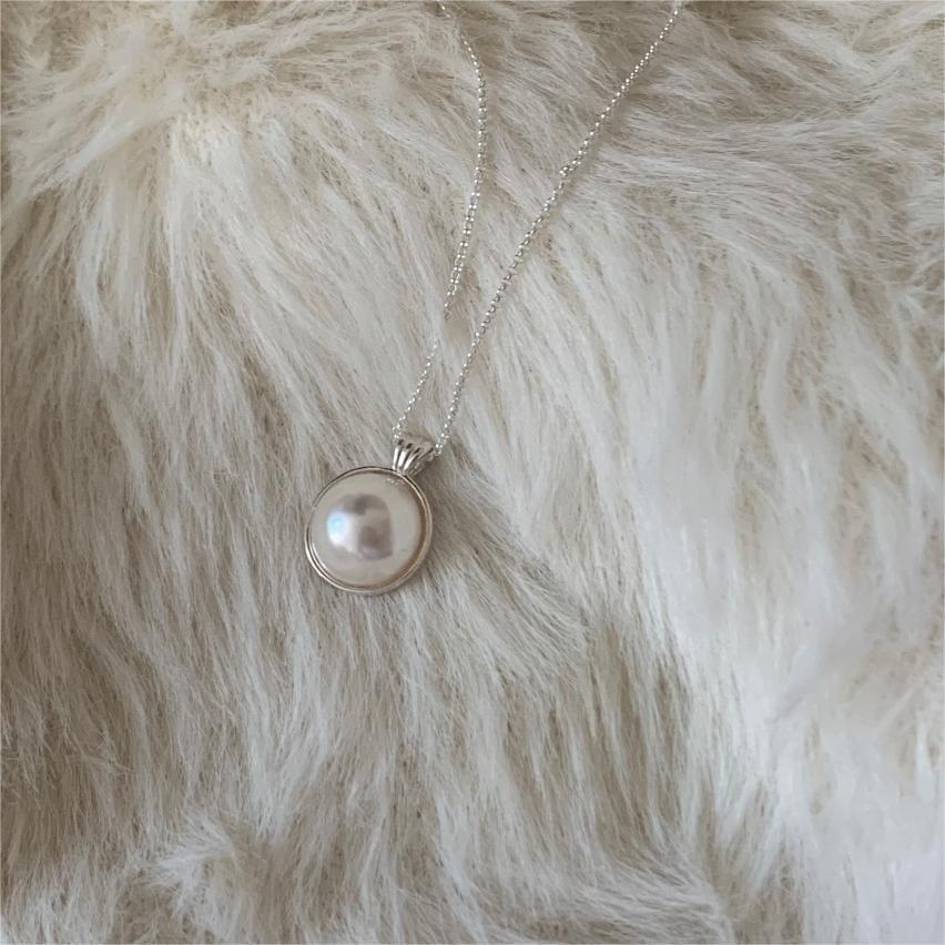 Minimalist Pearl Necklace in 925 Sterling Silver with Round Pendant, Elegant and Versatile Design