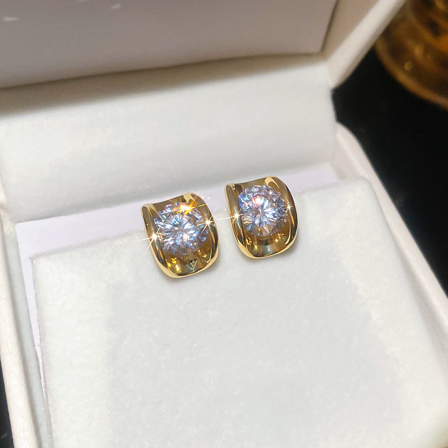 Pendientes Minimalistas de Oro de 18K con Diseño Geométrico Ovalado de Circonitas y Postes de Plata 925 para Mujer