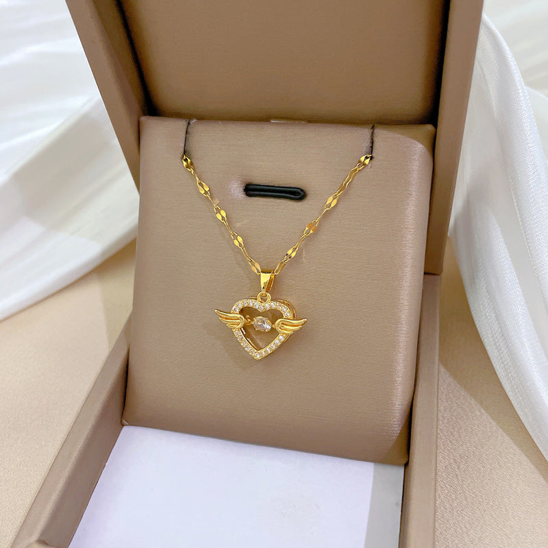 Collana con Ciondolo Geometrico a Cuore in Acciaio al Titanio di Lusso per Donne e Uomini con Intarsio di Strass