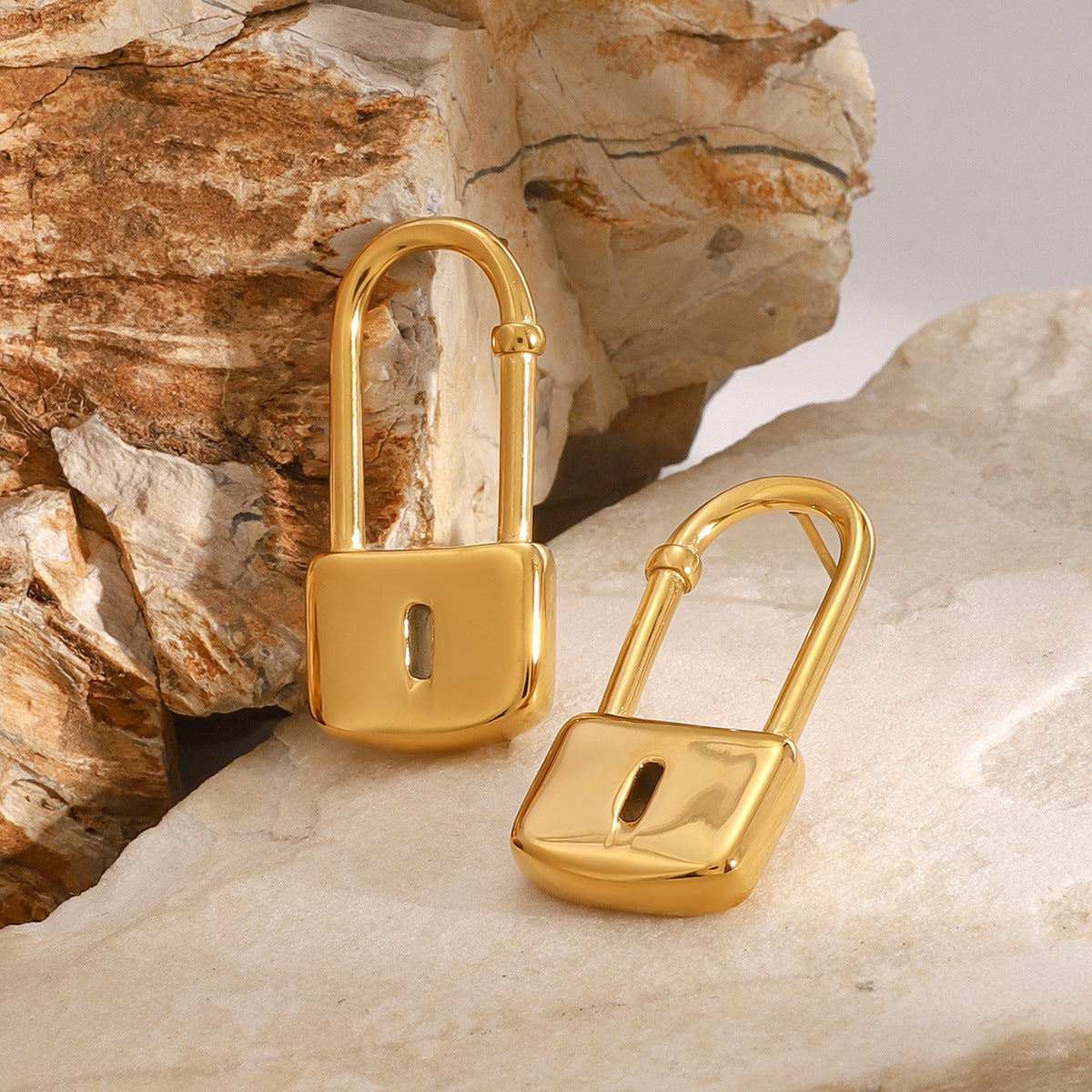 Orecchini a perno geometrici in acciaio inossidabile placcati oro da donna con design a linea minimalista